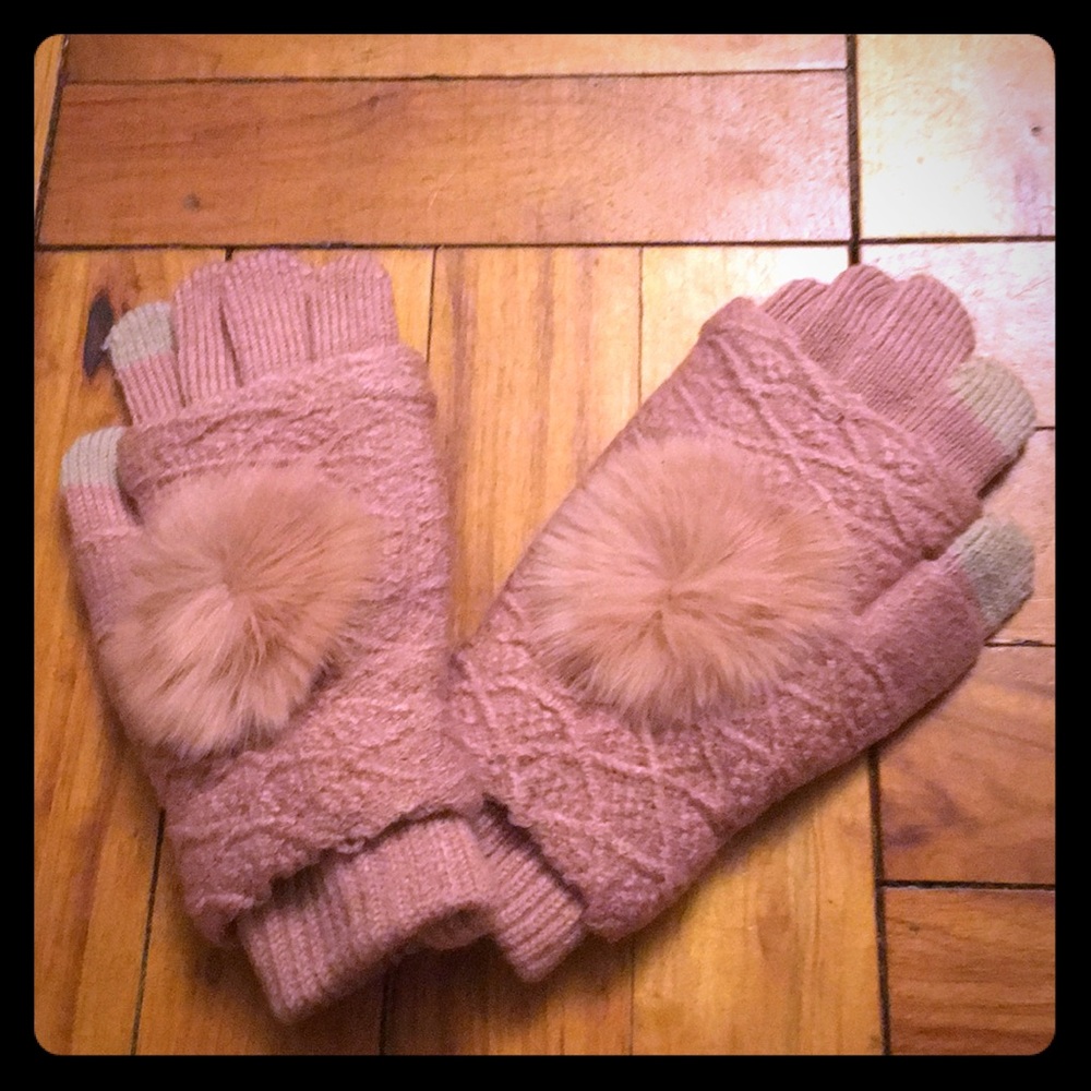 🛍2 for $20🛍 NWT Pom Pom Touchscreen Gloves